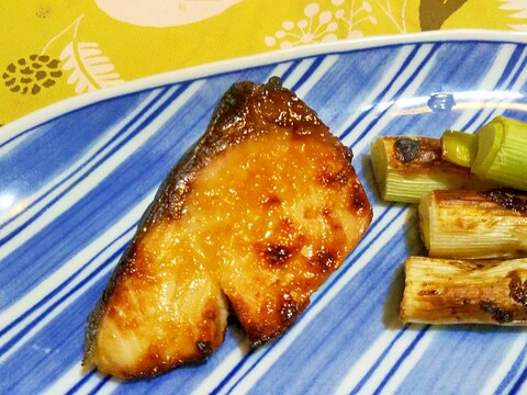 鰤の醤油・塩麹焼き、葱添え